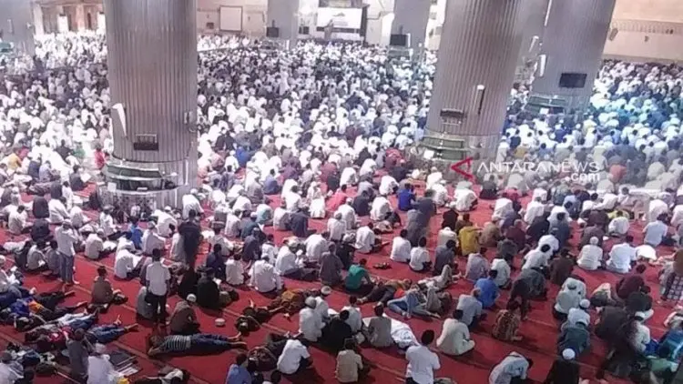 Di Malam Iktikaf, Jemaah Padati Masjid Istiqlal