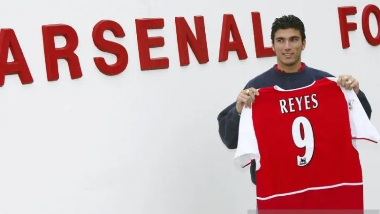 Kecelakaan Mobil, Mantan Bintang Arsenal Reyes Meninggal 