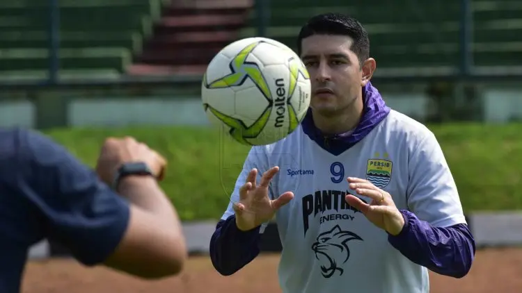 Wuihh, Pemain Persib Bebas 'Ngupat' tapi...