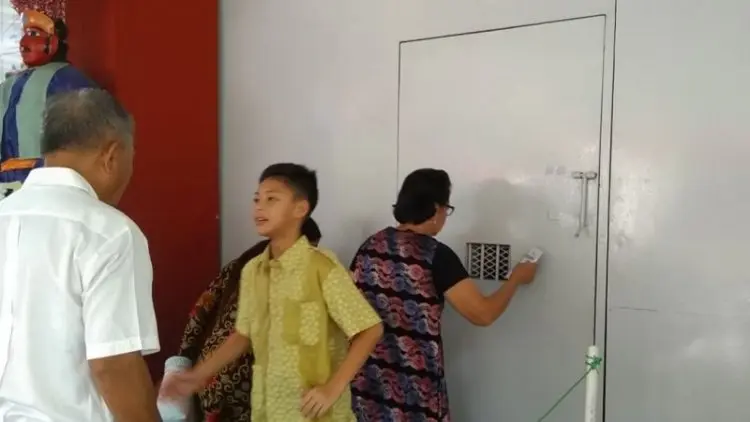 Angelina Sondakh Dikunjungi Putra Semata Wayang