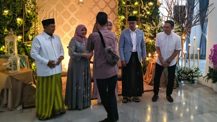 Open House Gubernur, Warga hingga Selebritis Berdatangan