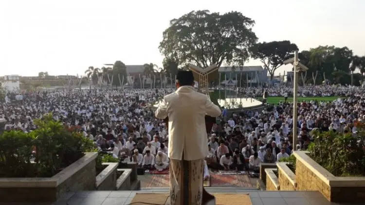 Pertama Kali, Warga Cianjur Salat Ied di Taman Alun-alun