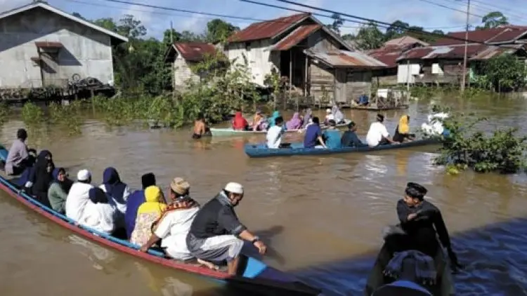 Kisah Mereka yang Salat Ied di Atas Perahu