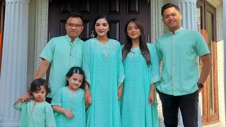 Lebaran 'Serba Hijau' ala Anang Hermansyah