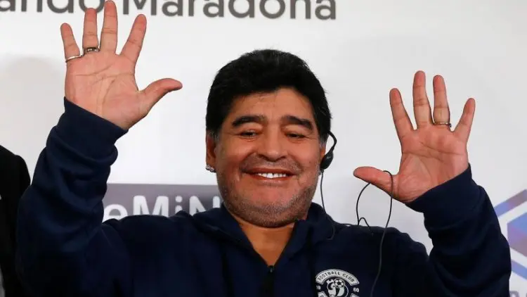 Wow, Maradona Tawarkan Diri Latih Man United