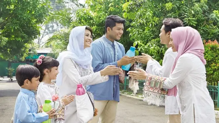 Tips Mengajak Buah Hati untuk Bersilaturahmi