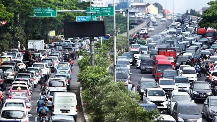 Pintu Tol Cileunyi Macet Sepanjang Dua KM Lebih