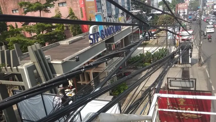 Foto : Semrawut Kabel Kota Bandung