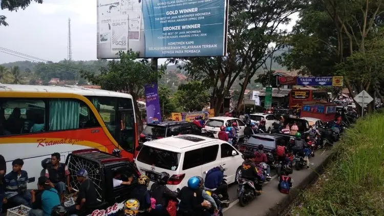 Jalur Garut Macet Total
