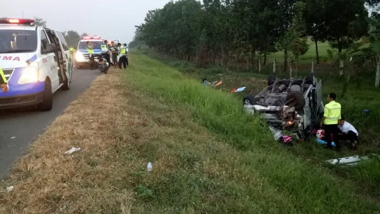 Grandmax Ditabrak di Tol Cipali, 1 Tewas