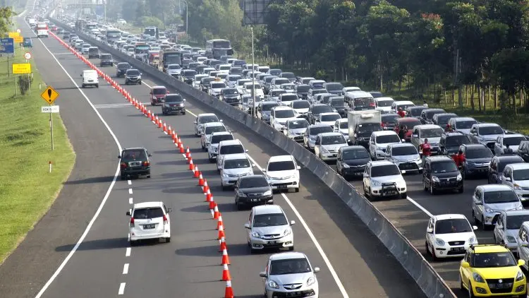 Pengendara dari Bandung Diarahkan ke Jalur Alternatif