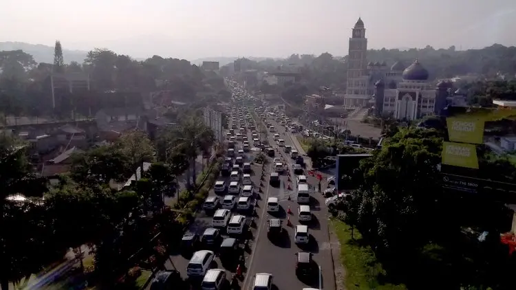 Ribuan Pengendara Terjebak Berjam-jam di Puncak-Cipanas