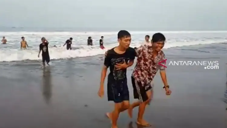 Balawista Sukabumi Berhasil Selamatkan Belasan Wisatawan Tenggelam