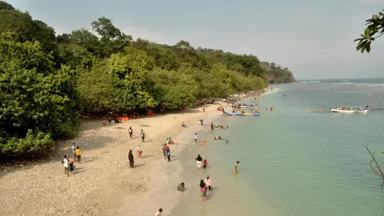 Satu Juta Wisatawan Serbu Pangandaran