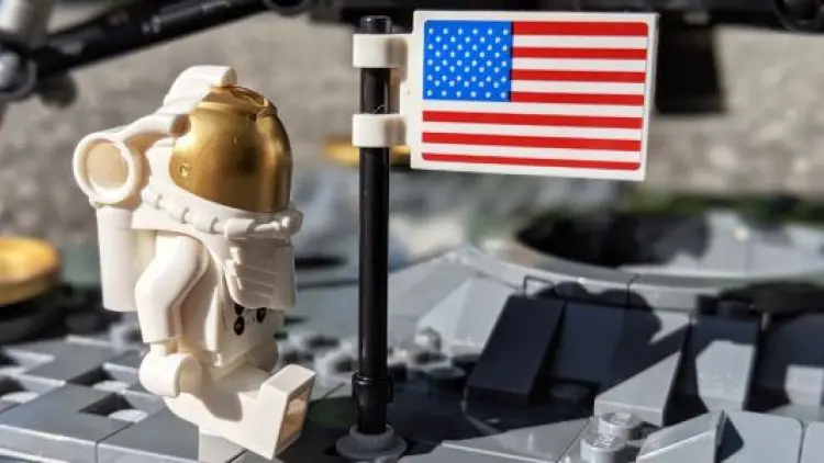 LEGO Luncurkan Replika Apollo 11