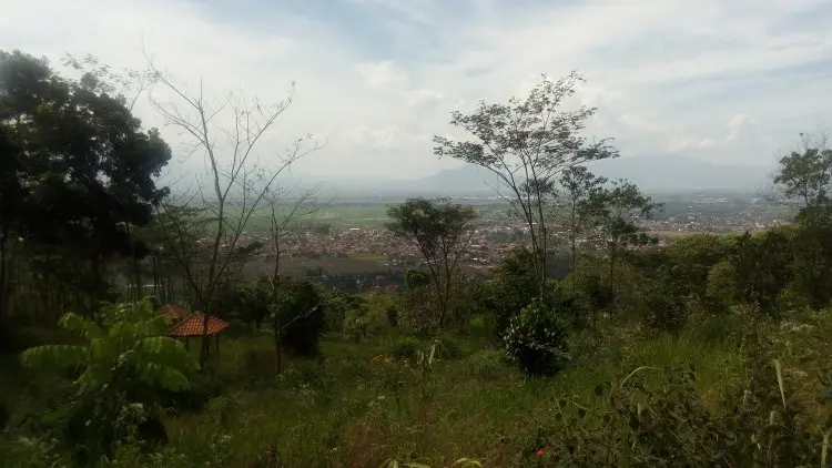 Yuk, Nikmati Indahnya Cekungan Bandung dari Bukit Cula