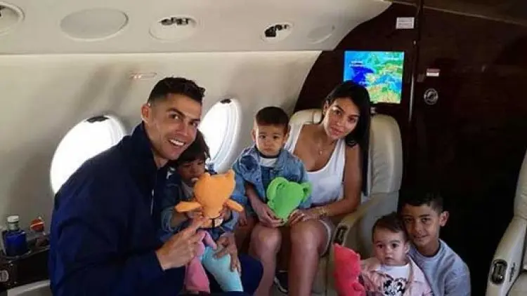 Tak Diundang Ramos, CR7 Terbang Pakai Jet