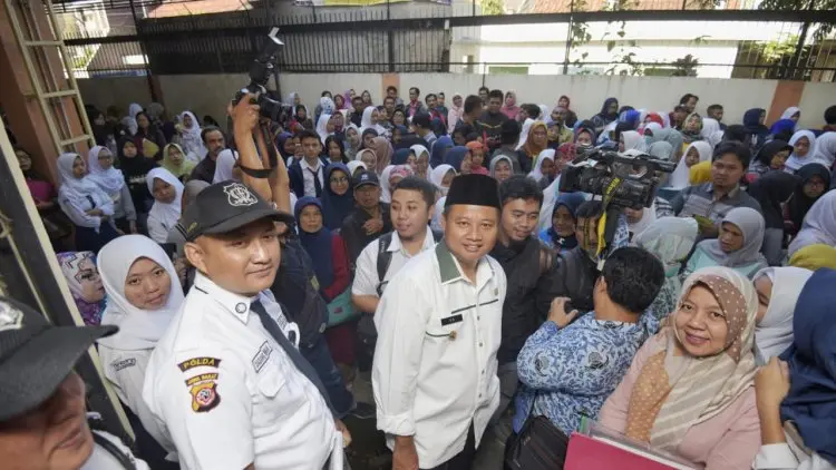 Hari Pertama PPDB, Masyarakat Antusias Sekolahkan Anak