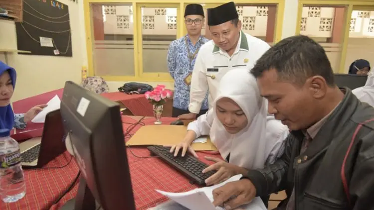Hari Pertama PPDB, Masyarakat Antusias Sekolahkan Anak