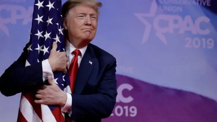 Trump Sesumbar: 2 Koran Utama AS Gulung Tikar