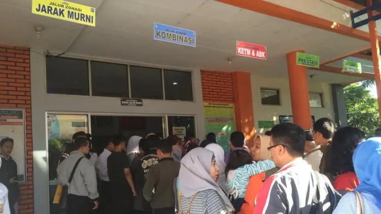 Calon Peserta PPDB 2019 Rela Mengantre