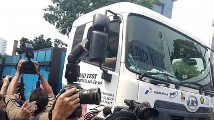 UD Trucks Ikuti Uji Coba Solar B30