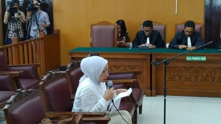 Ratna Sarumpaet Menangis Bacakan Pembelaan