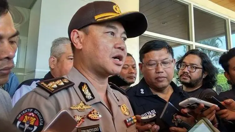 Habis Amankan Laga Persib, 7 Polisi Dihajar Mobil Boks