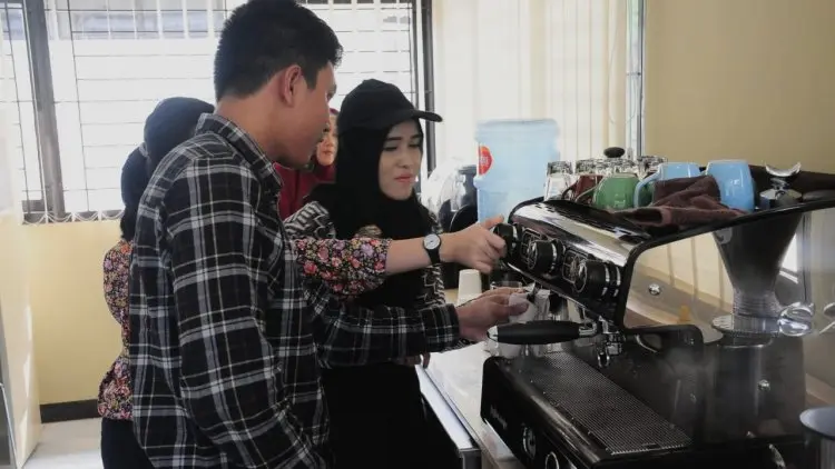 Masya Allah, Barista Disabilitas Netra Banyak Dapat Tawaran Kerja