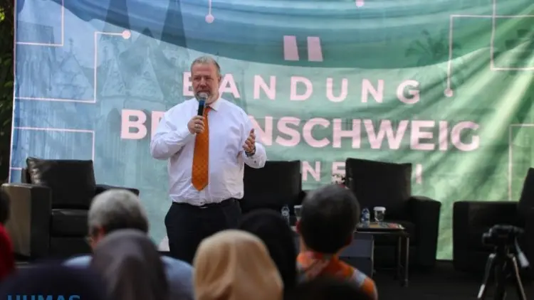Bandung-Braunschweig Pamer Kemesraan