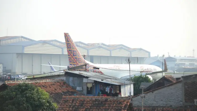 Malindo Air Tergelincir, Bandara Husein Ditutup 
