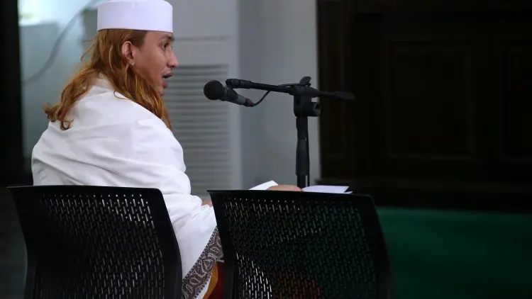 Bahar bin Smith Membela