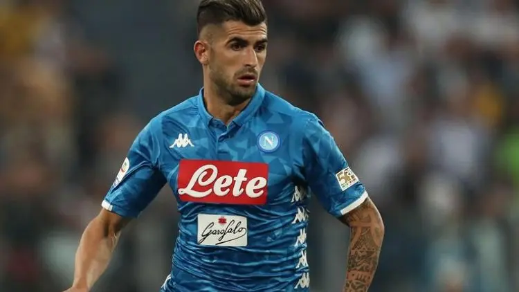 MU Alihkan Target ke Bek Napoli