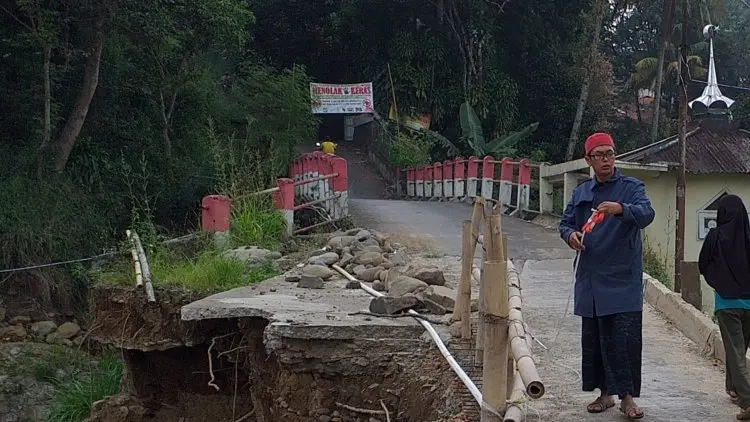 Kampung Cijulang Terancam Terisolasi