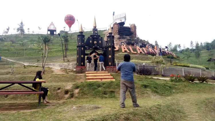 Palalangon Park Menyedot Ribuan Wisatawan ke Bandung Selatan