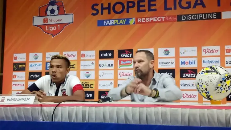 Bek Madura United Panik Beri Penalti untuk Persib
