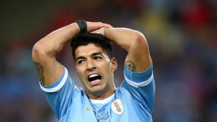 Lucu, Suarez Minta Penalti karena Bola Kena Tangan Kiper