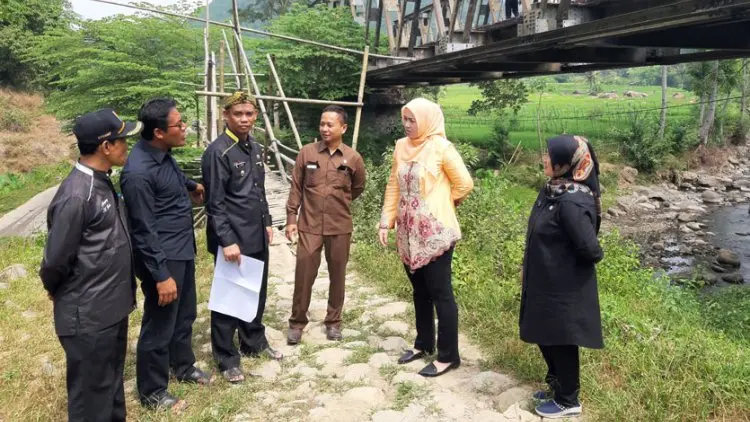 Anne Bebenah Jalur 'Trans Papua' Purwakarta