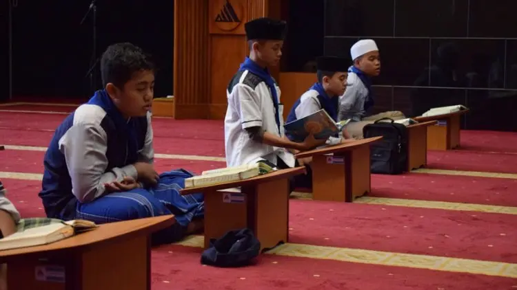 Isi Liburan Sekolah dengan Membaca Al-Quran