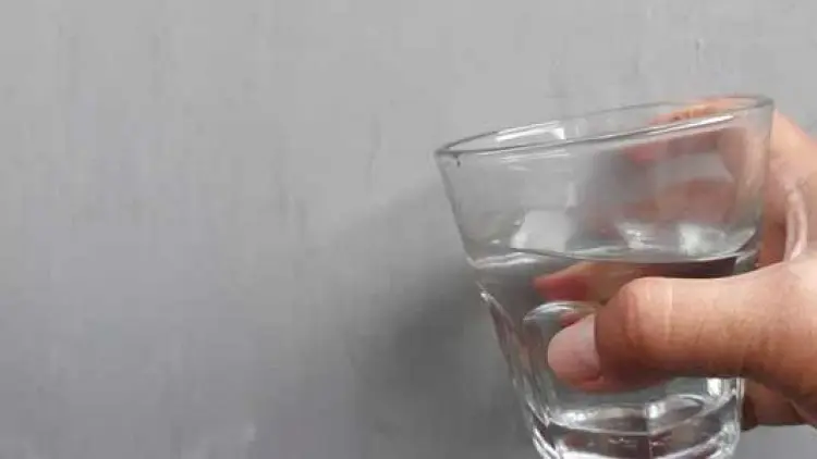 Bolehkah Minum Satu Wadah Bersama Non Muslim?