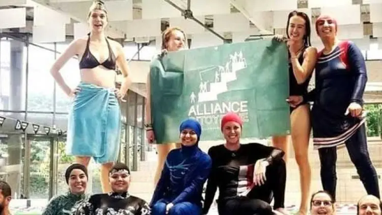 Muslimah di Prancis Lawan Larangan Pakai Burkini