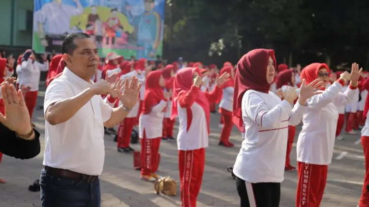 Pemkot Cimahi Gelar Senam Bersama dan Khitanan Massal
