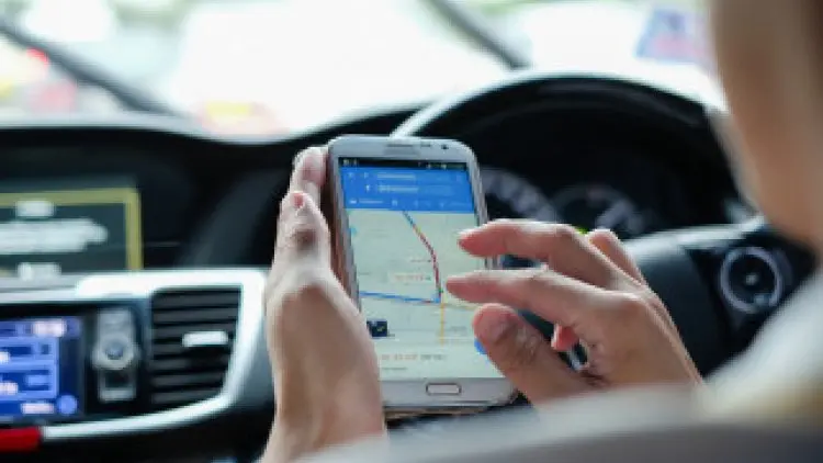 Ikuti Google Maps, 100 Pengendara Mobil Tersesat