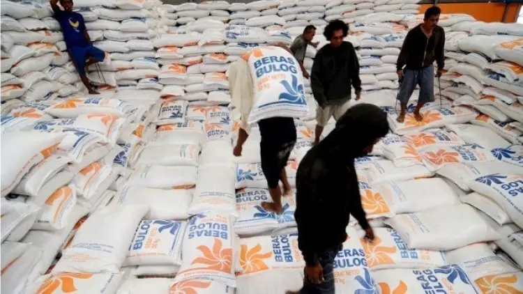 DPR Sesalkan Stok Beras Menumpuk di Bulog Jatim