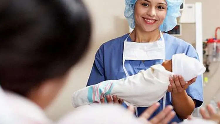 Hasil Survei, Bidan atau Dokter Kandungan yang Jadi Pilihan?