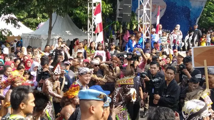 Di Helaran, Bima Arya Ikut Menari Papua 