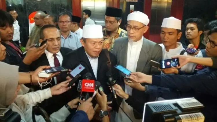 FUI Kutuk Peristiwa Wanita Lepas Anjing di Masjid