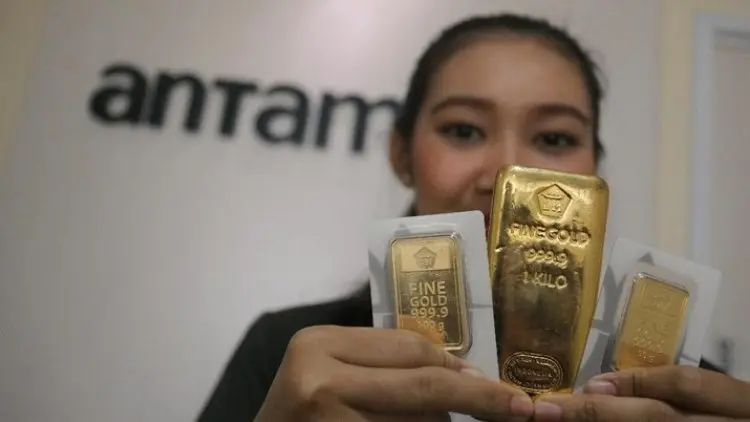 Harga Emas Turun hingga 2 Persen