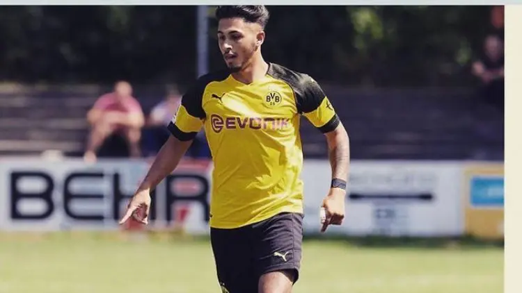 Pemain Dortmund Putuskan Pensiun di Usia 21 Tahun