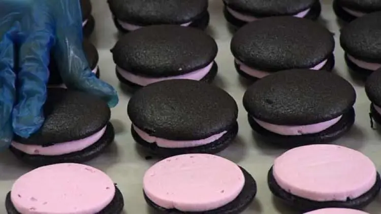 Melihat Pembuatan Biskuit Whoopie Pie di Pabrik